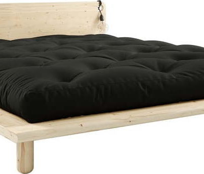 Dvoulůžková postel z masivního dřeva s čelem