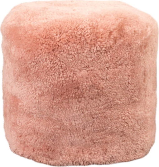 Růžový puf z ovčí kožešiny Native Natural